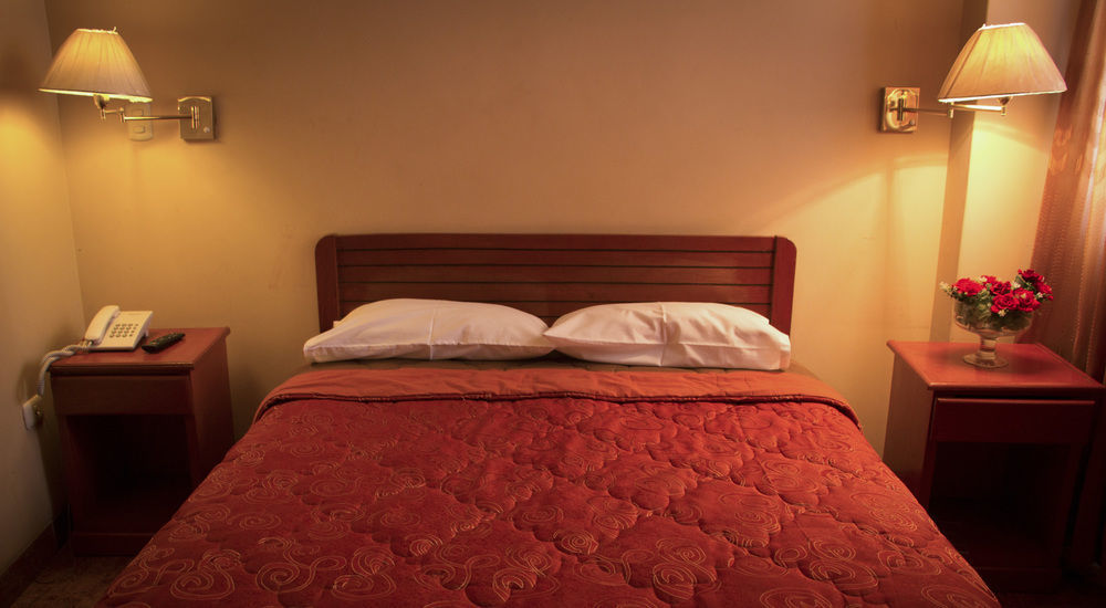 Ebony Hotel Huaraz  Buitenkant foto