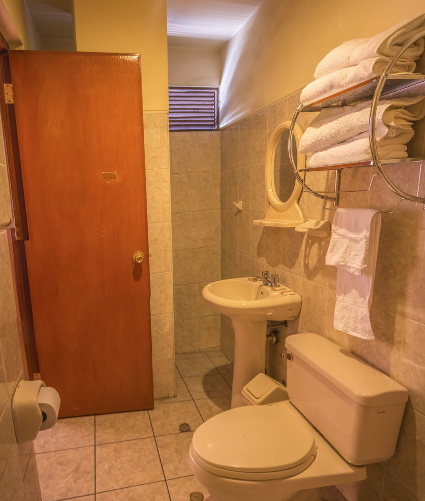 Ebony Hotel Huaraz  Buitenkant foto
